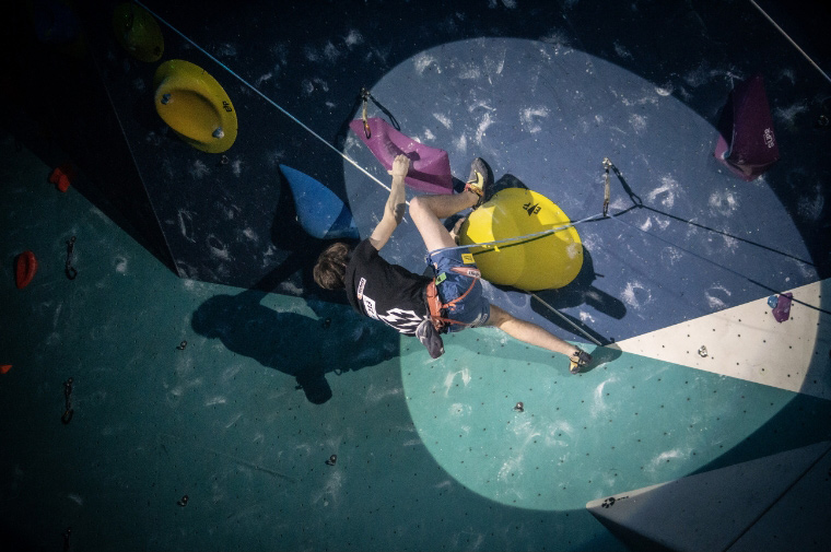 Contact - The Wall - photo 12